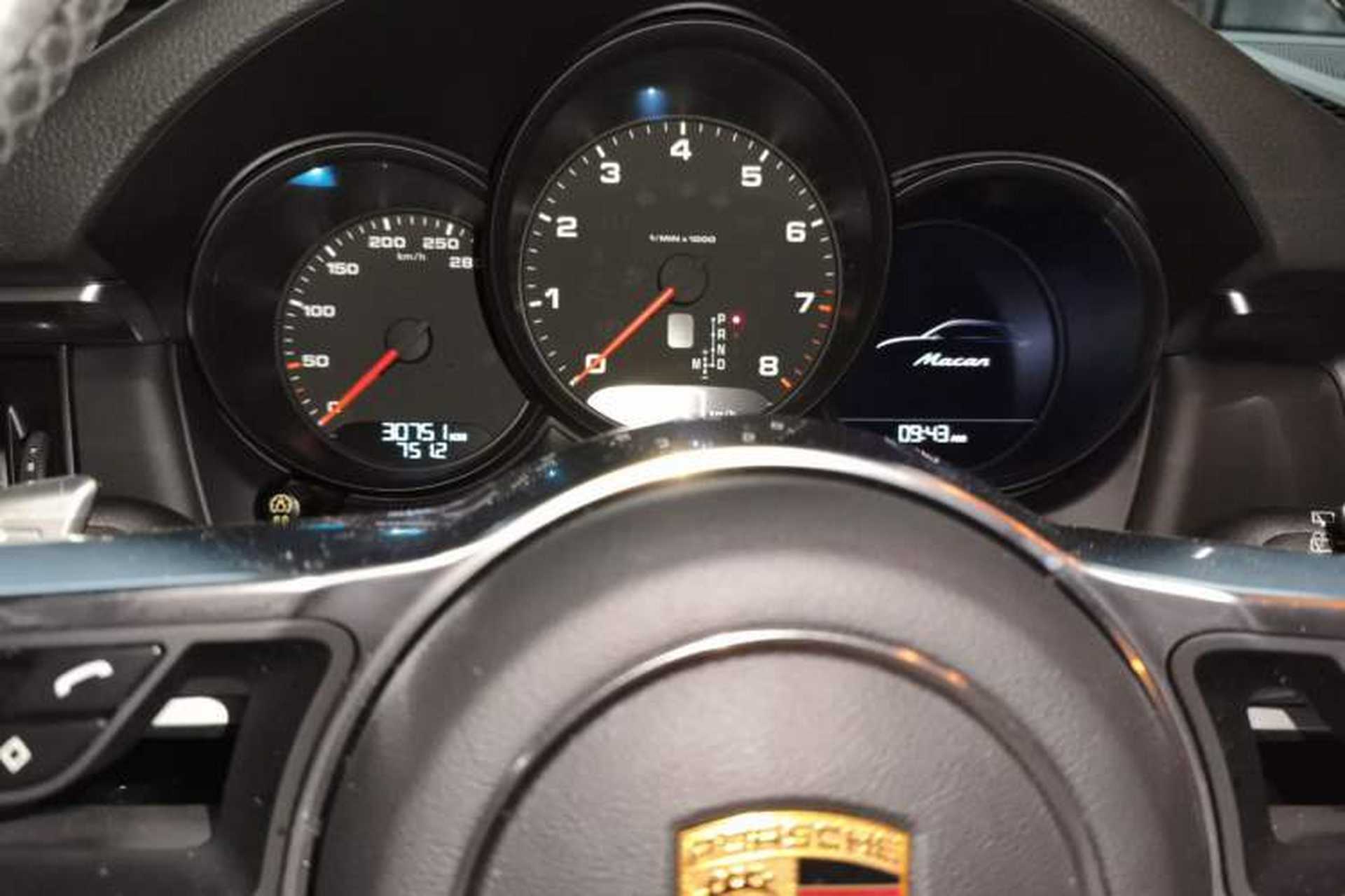 Used Porsche Macan 2018 Macan 2.0T Odometer Close Up