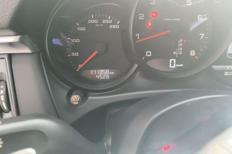 Used Porsche Macan 2018 Macan 2.0T Odometer Close Up