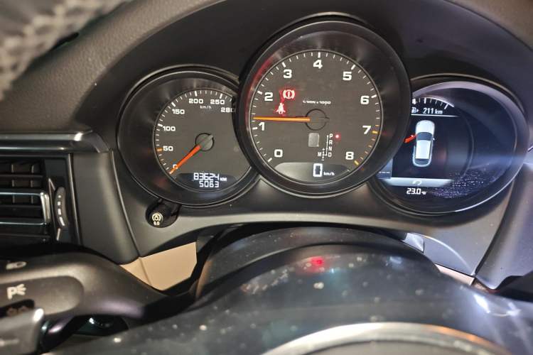 Used Porsche Macan 2018 Macan 2.0T Odometer Close Up