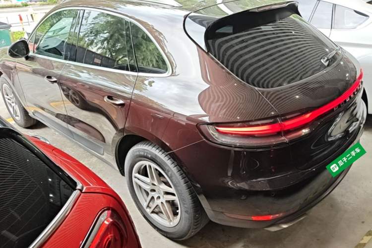 Used Porsche Macan 2018 Macan 2.0T Rear Left 45 Deg