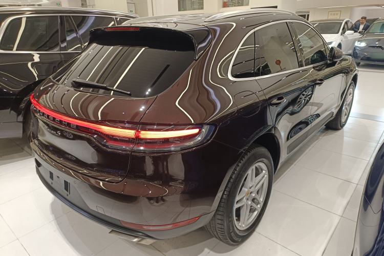 Used Porsche Macan 2018 Macan 2.0T Rear Right 45 Deg