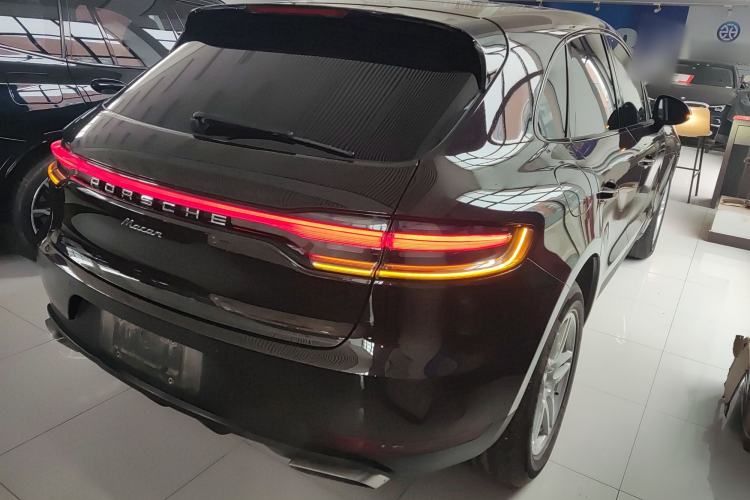 Used Porsche Macan 2018 Macan 2.0T Rear Right 45 Deg