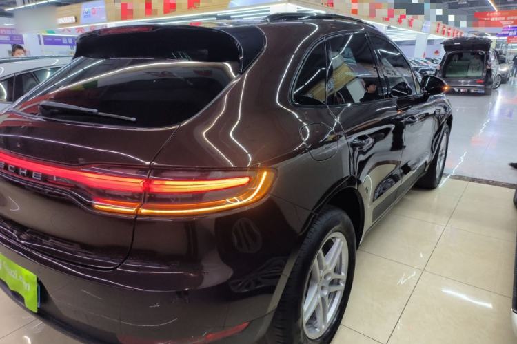 Used Porsche Macan 2018 Macan 2.0T Rear Right 45 Deg