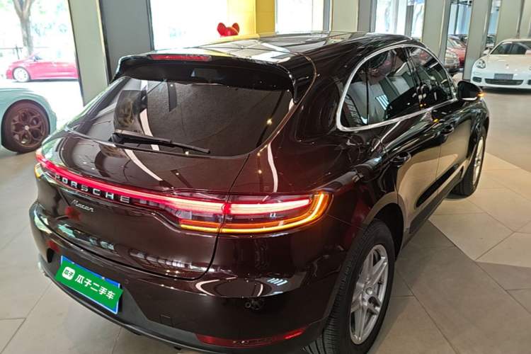 Used Porsche Macan 2018 Macan 2.0T Rear Right 45 Deg