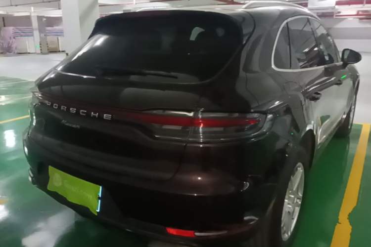 Used Porsche Macan 2018 Macan 2.0T Rear Right 45 Deg