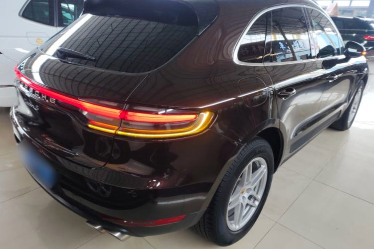 Used Porsche Macan 2018 Macan 2.0T Rear Right 45 Deg