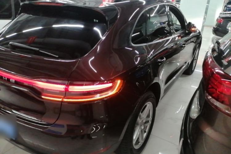 Used Porsche Macan 2018 Macan 2.0T Rear Right 45 Deg
