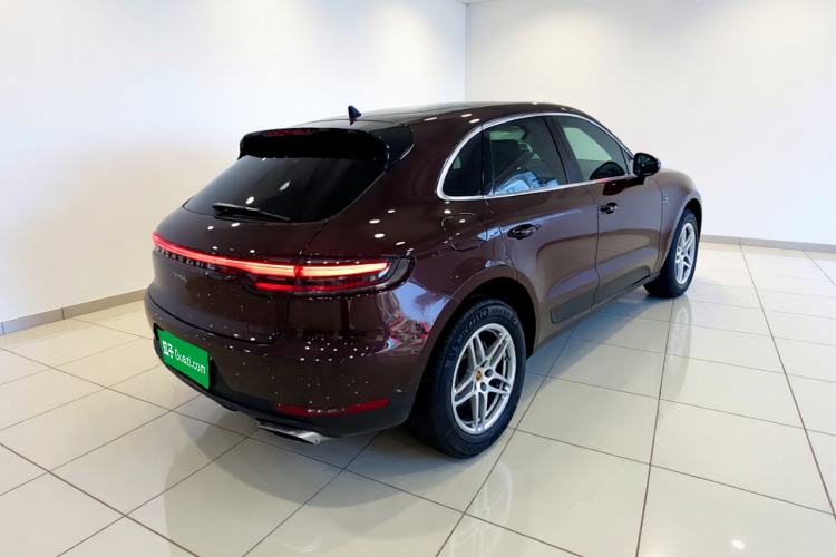 Used Porsche Macan 2018 Macan 2.0T Rear Right 45 Deg