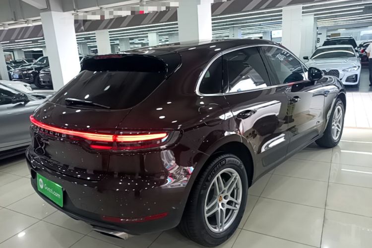 Used Porsche Macan 2018 Macan 2.0T Rear Right 45 Deg