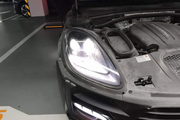 Used Porsche Macan 2018 Macan 2.0T Right Front Headlight