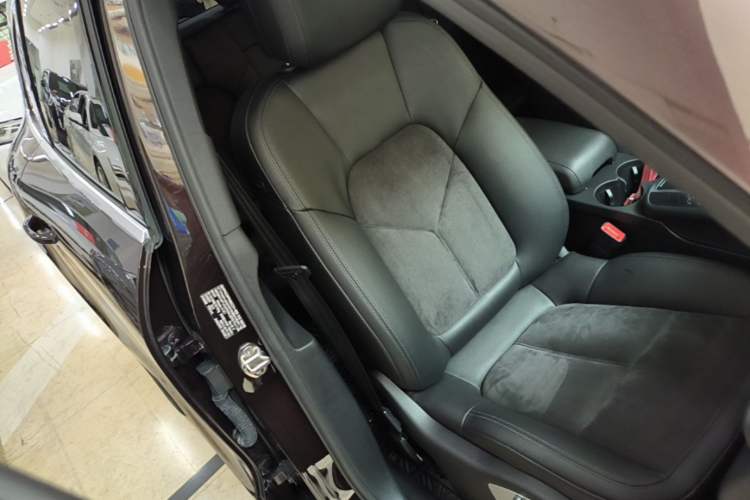 Used Porsche Macan 2018 Macan 2.0T Right Front Seat