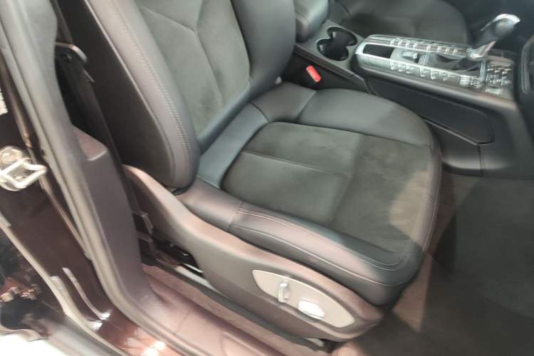Used Porsche Macan 2018 Macan 2.0T Right Front Seat
