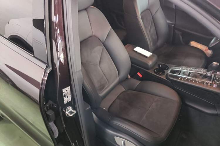 Used Porsche Macan 2018 Macan 2.0T Right Front Seat
