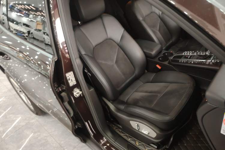 Used Porsche Macan 2018 Macan 2.0T Right Front Seat