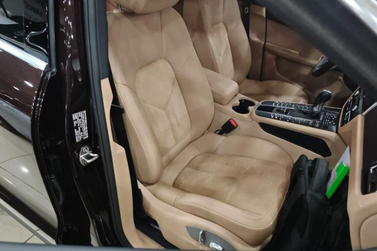 Used Porsche Macan 2018 Macan 2.0T Right Front Seat