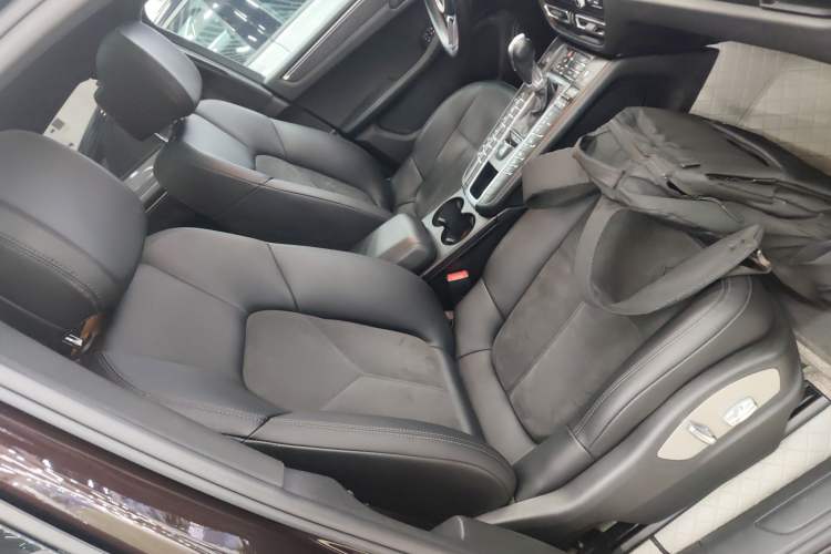 Used Porsche Macan 2018 Macan 2.0T Right Front Seat