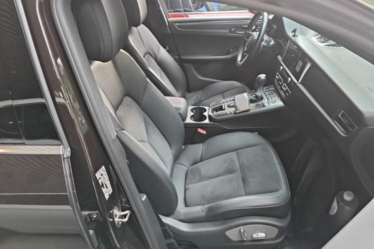 Used Porsche Macan 2018 Macan 2.0T Right Front Seat