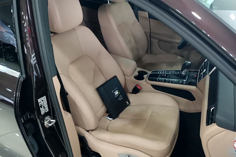 Used Porsche Macan 2018 Macan 2.0T Right Front Seat