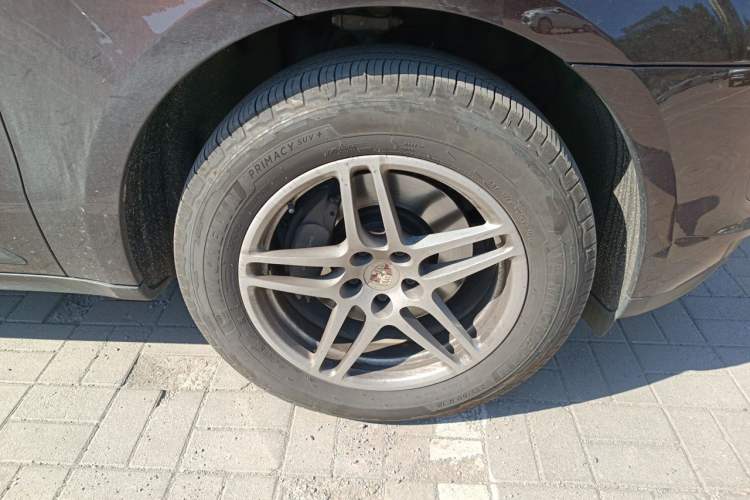 Used Porsche Macan 2018 Macan 2.0T Right Front Wheel Hub