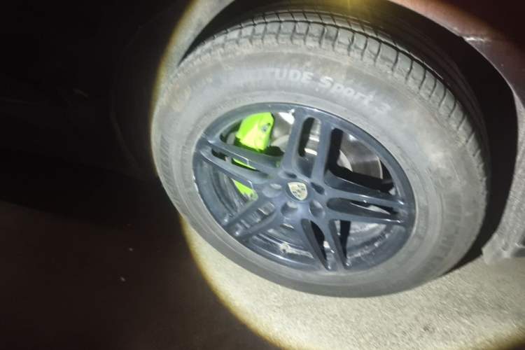 Used Porsche Macan 2018 Macan 2.0T Right Front Wheel Hub