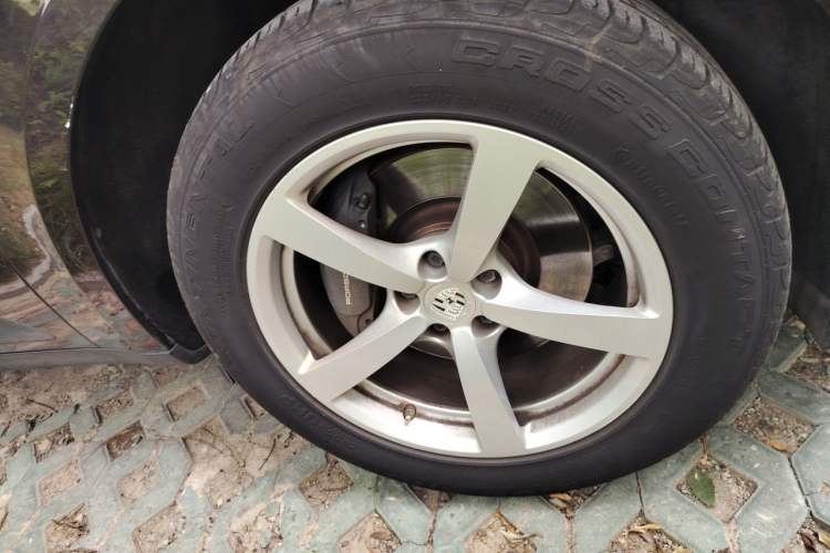Used Porsche Macan 2018 Macan 2.0T Right Front Wheel Hub