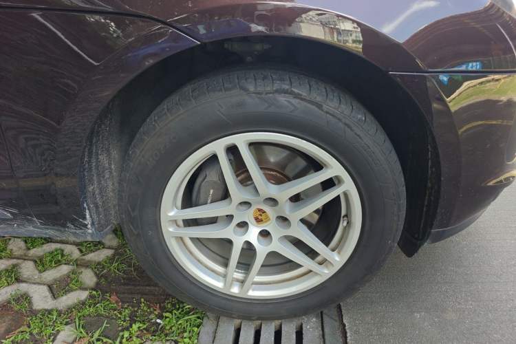 Used Porsche Macan 2018 Macan 2.0T Right Front Wheel Hub