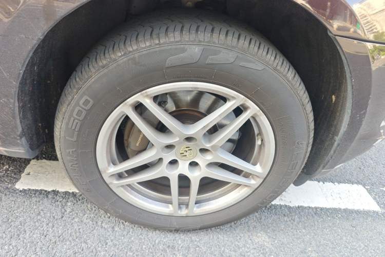 Used Porsche Macan 2018 Macan 2.0T Right Front Wheel Hub