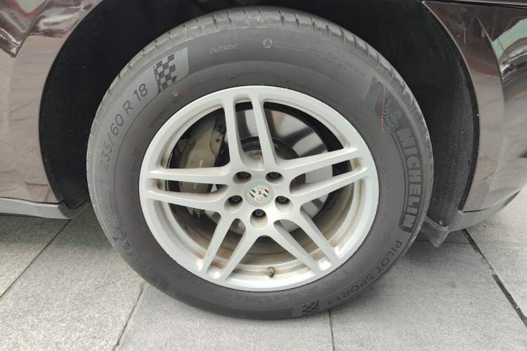 Used Porsche Macan 2018 Macan 2.0T Right Front Wheel Hub