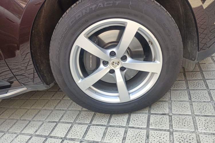 Used Porsche Macan 2018 Macan 2.0T Right Front Wheel Hub
