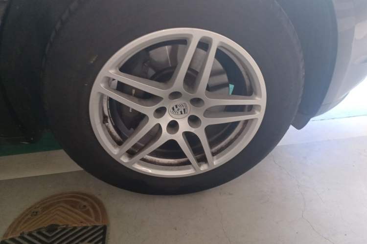 Used Porsche Macan 2018 Macan 2.0T Right Front Wheel Hub