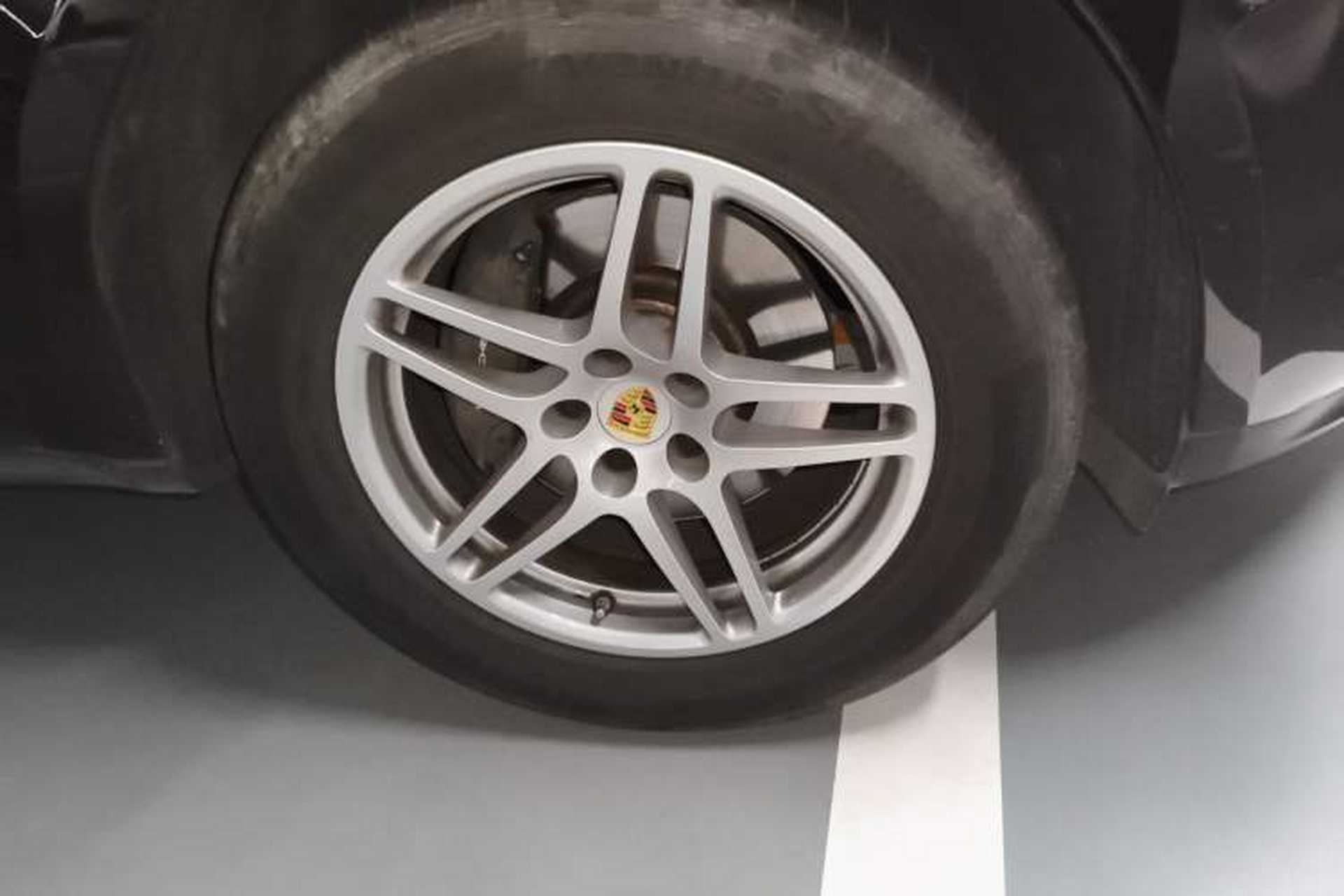 Used Porsche Macan 2018 Macan 2.0T Right Front Wheel Hub