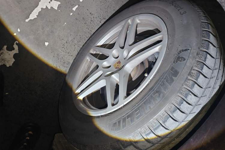 Used Porsche Macan 2018 Macan 2.0T Right Front Wheel Hub