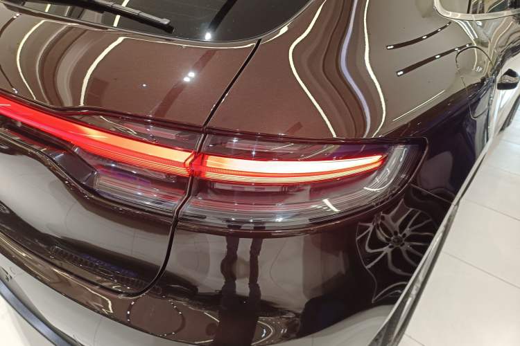 Used Porsche Macan 2018 Macan 2.0T Right Rear Taillight