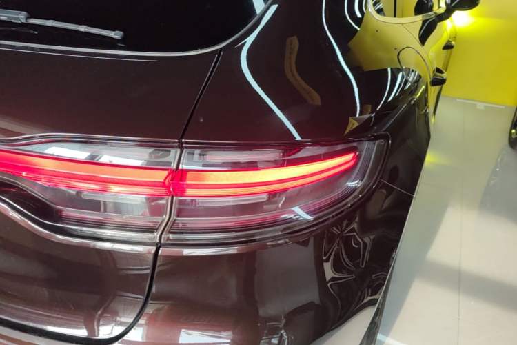 Used Porsche Macan 2018 Macan 2.0T Right Rear Taillight