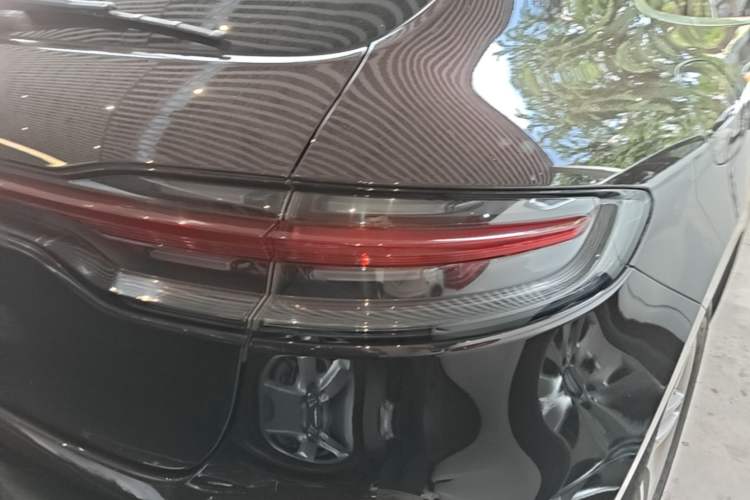 Used Porsche Macan 2018 Macan 2.0T Right Rear Taillight
