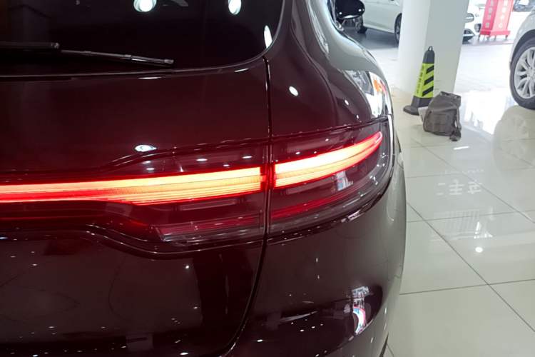 Used Porsche Macan 2018 Macan 2.0T Right Rear Taillight
