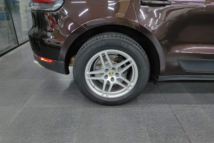 Used Porsche Macan 2018 Macan 2.0T Right Rear Wheel Hub