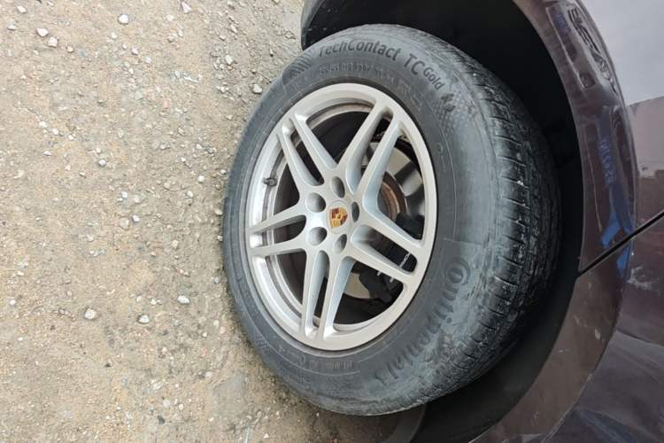 Used Porsche Macan 2018 Macan 2.0T Right Rear Wheel Hub