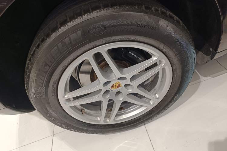 Used Porsche Macan 2018 Macan 2.0T Right Rear Wheel Hub
