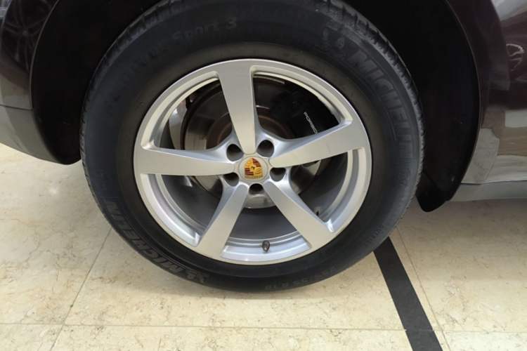 Used Porsche Macan 2018 Macan 2.0T Right Rear Wheel Hub