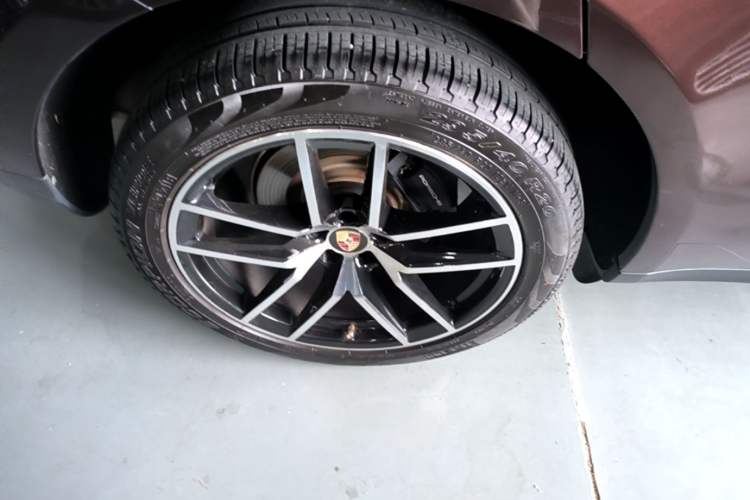 Used Porsche Macan 2018 Macan 2.0T Right Rear Wheel Hub