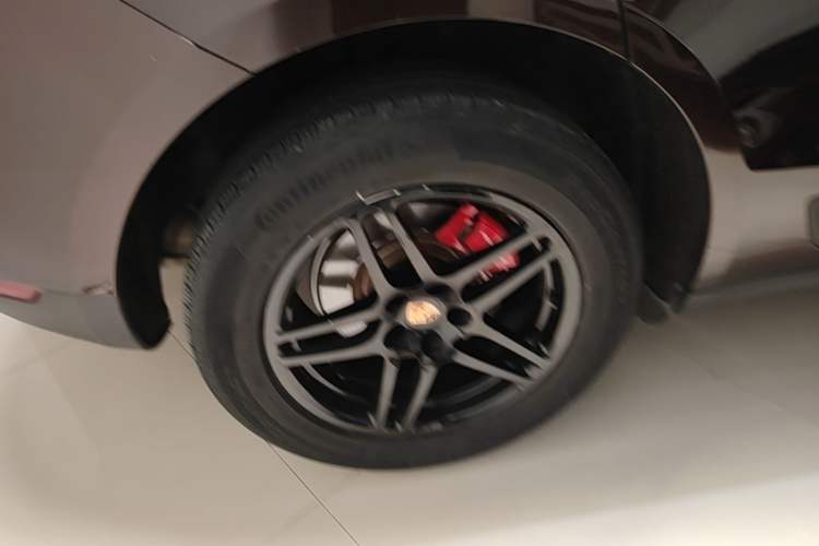 Used Porsche Macan 2018 Macan 2.0T Right Rear Wheel Hub
