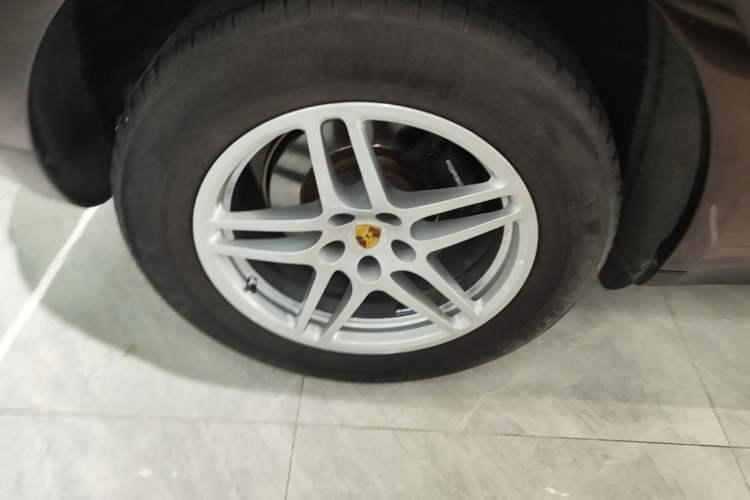 Used Porsche Macan 2018 Macan 2.0T Right Rear Wheel Hub