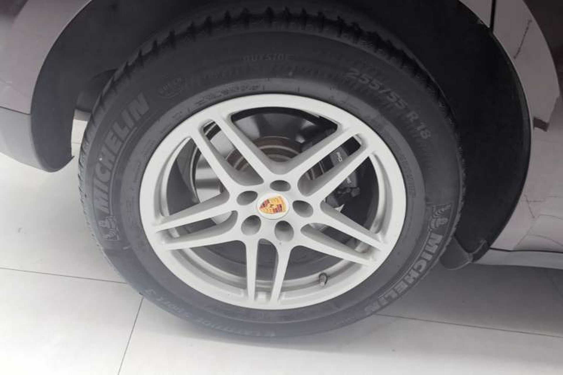 Used Porsche Macan 2018 Macan 2.0T Right Rear Wheel Hub