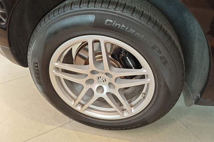 Used Porsche Macan 2018 Macan 2.0T Right Rear Wheel Hub