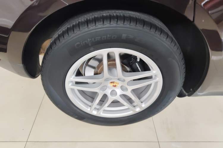 Used Porsche Macan 2018 Macan 2.0T Right Rear Wheel Hub