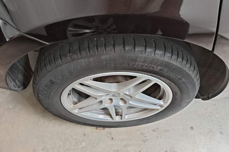 Used Porsche Macan 2018 Macan 2.0T Right Rear Wheel Hub