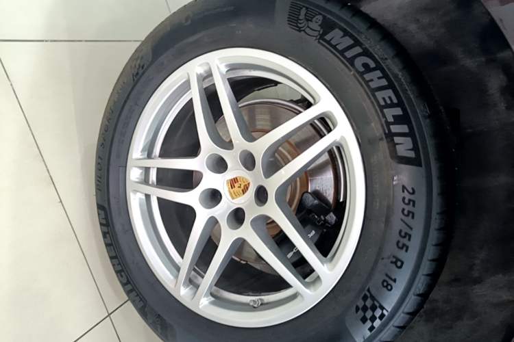 Used Porsche Macan 2018 Macan 2.0T Right Rear Wheel Hub