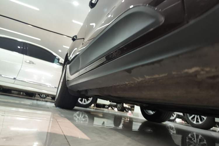 Used Porsche Macan 2018 Macan 2.0T Right Side Sill