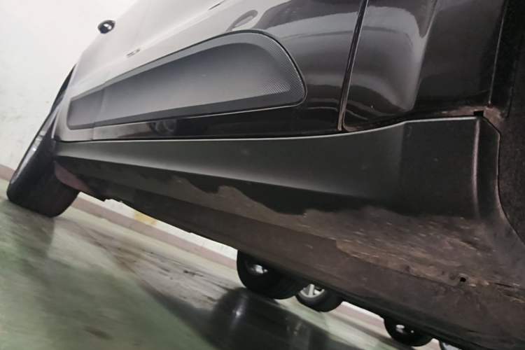 Used Porsche Macan 2018 Macan 2.0T Right Side Sill